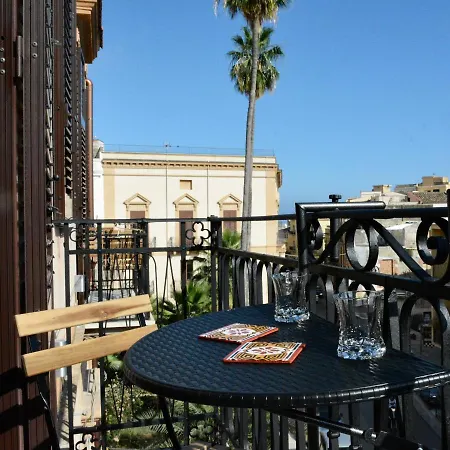 Domus Aleria Deluxe Alojamento de Acomodação e Pequeno-almoço Sciacca